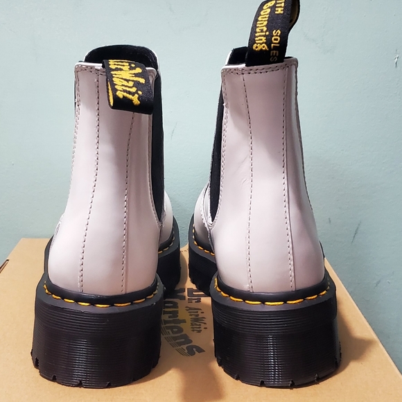 NIB DR. MARTENS 2976 Quad Retro White Smooth Leather Chelsea Boots Various Sizes - Picture 10 of 13